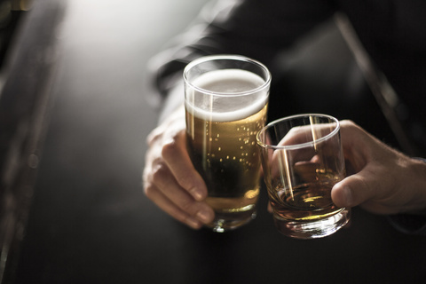 喝酒造成死亡的酒友有什么责任