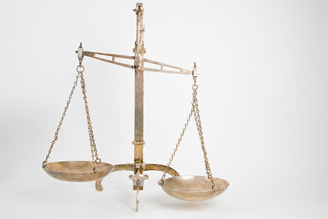 应该向哪个法院申请撤销仲裁裁决？