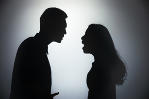 互殴和殴打他人一样吗？殴打他人立案标准是什么