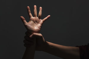 离婚后家庭暴力怎么解决问题