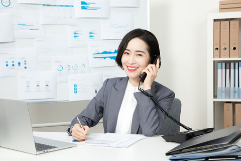 公司不给员工发工资打什么电话
