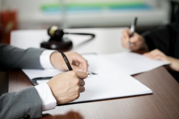 合同违约的情形包括哪些以及合同违约可以申请仲裁吗