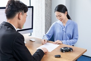 中介签合同违约交中介费，定金能退吗