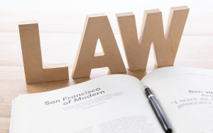 父母与子女之一签订遗赠抚养协议是否合法